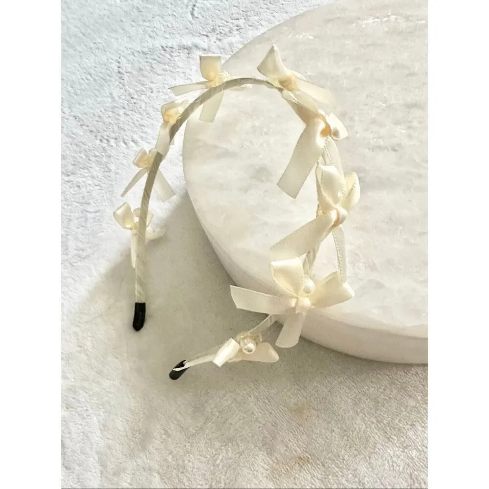 Off-white bow and faux pearl headband